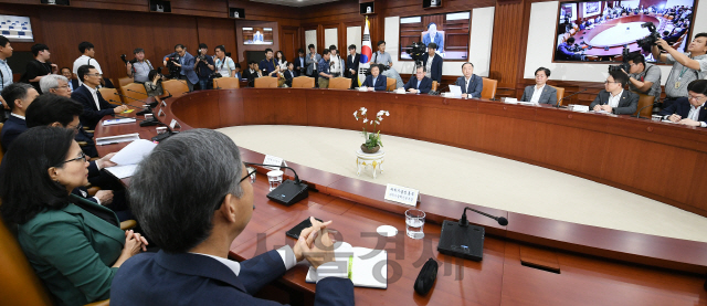 홍남기 부총리 주재로 열린 대외경제관계장관회의