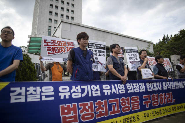 9일 오후 서초구 대검찰청 앞에서 열린 ‘유성기업 유시영 회장과 현대차 임직원들 법정최고형 구형 촉구 기자회견’에서 금속노조 유성기업영동지회 이정훈 지회장이 관련 발언을 하고 있다./연합뉴스