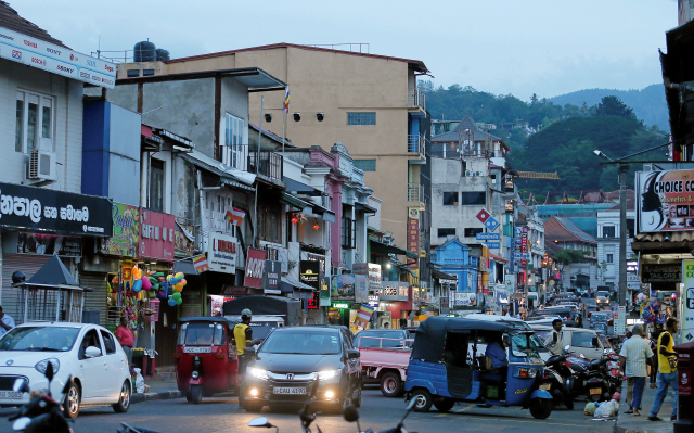 스리랑카 중부도시 칸디의 중심가 모습./로이터연합뉴스