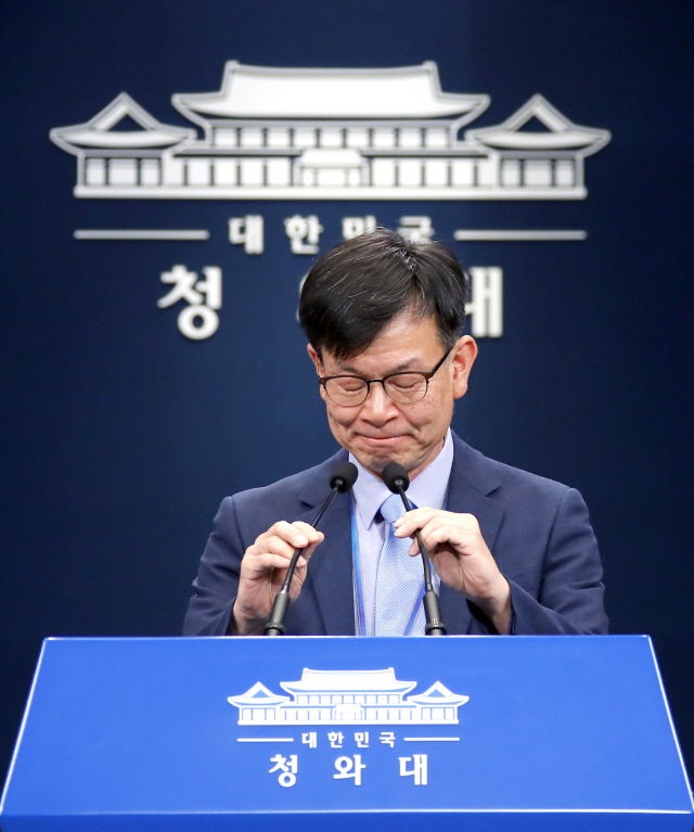 김상조 '누구의 소득은 누구의 비용...최저임금, 乙과 乙 갈등 불렀다'