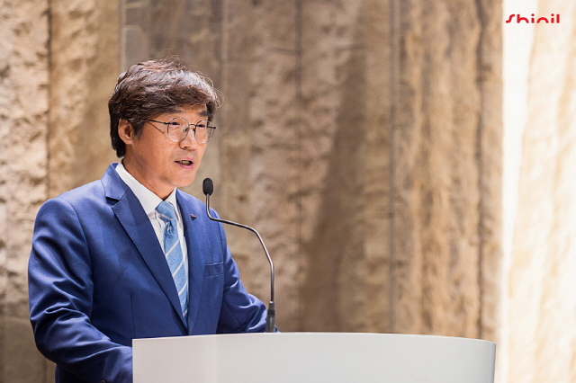 정윤석 신일 대표이사가 지난 12일 서울 구로구 라마다 신도림 호텔에서 창립 60주년을 맞아 기념사를 말하고 있다./사진제공=신일