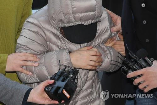 생후 14개월 된 영아를 학대한 혐의를 받는 아이돌보미 김모(58)씨 /연합뉴스