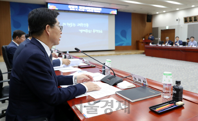 양승조 충남도지사가 경제상황점검회의를 주재하고 있다. 사진제공=충남도