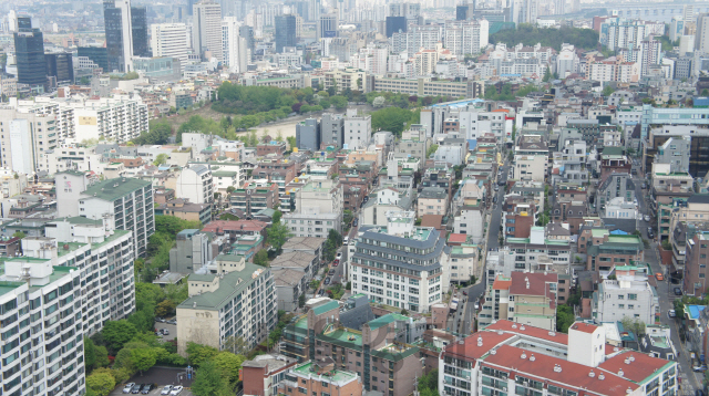다세대 빌라와 단독 주택이 섞여 있는 서울 강남구 논현동 일대의 부동산 시장. /서울경제DB