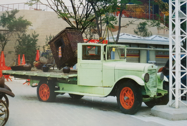 백남준이 1993년 대전엑스포에 전자초고속도로를 주제로 출품한 ‘1928 레드 트럭’. /사진제공=갤러리현대
