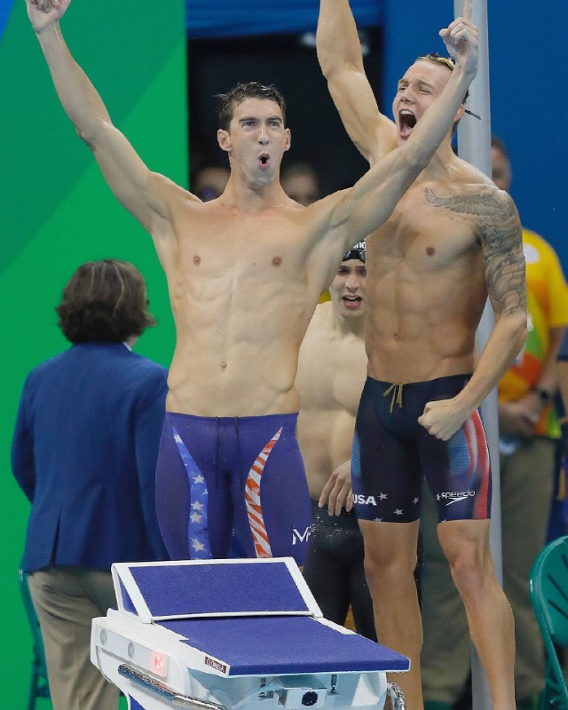 2016년 리우데자네이루 올림픽에서 마이클 펠프스(왼쪽)와 금메달을 합작한 뒤 환호하는 드레슬. /출처=드레슬 인스타그램
