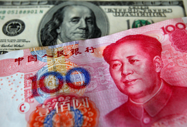 미 달러화와 중국 위안화 지폐. /로이터연합뉴스