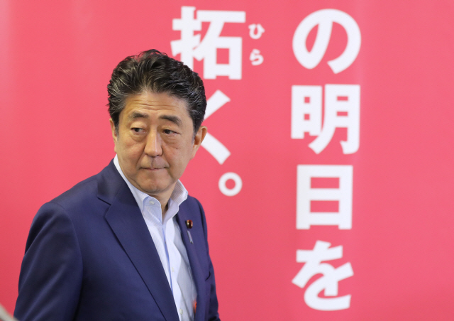 아베 신조 일본 총리가 지난 22일 도쿄에서 열린 뉴스 컨퍼런스에 참석하고 있다./신화연합뉴스