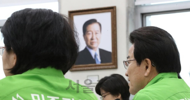 정동영 민주평화당 대표가 24일 국회에서 열린 최고위원회의에서 발언하고 있다./연합뉴스