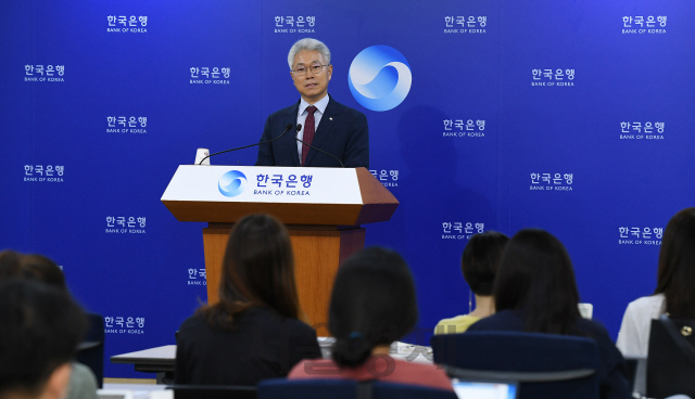 박양수 한국은행 경제통계국장이 25일 오전 서울 중구 한국은행에서 '2019년 2/4분기 실질 국내총생산(속보) 설명회'를 갖고 있다. 올해 2분기 실질 국내총생산 증가율은 전기 대비 1.1% 반등했으며, 이는 지난 2017년 3분기 이후 7분기 만에 최고치다./오승현기자 2019.7.25