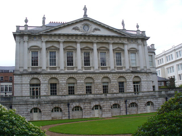 영국 런던에 위치한 스펜서하우스로 가장 오래된 타운하우스 중 하나로 알려졌다. /위키피디아