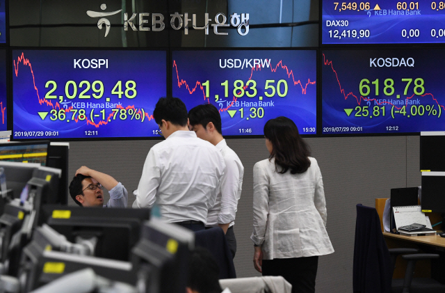 '화이트리스트 결정' 앞두고 불안한 시장…코스닥 4% 급락