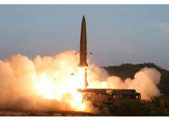 북한이 지난달 25일 실시한 신형전술유도무기 위력시위사격 모습./노동신문