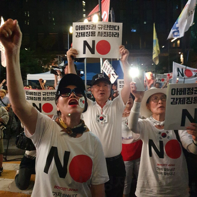 'NO 아베!'…日 아베 규탄 대규모 촛불집회 열려