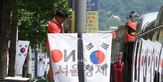 '노 재팬' 배너 설치하는 중구