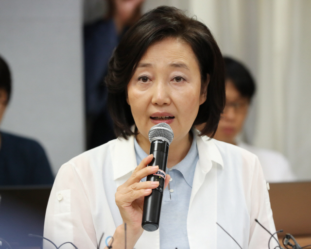 박영선 중기부 장관이 6일 오후 서울 여의도 중소기업중앙회에서 열린 ‘일본 수출규제에 따른 중소기업 애로청취 간담회’에서 인사말을 하고 있다. / 연합뉴스