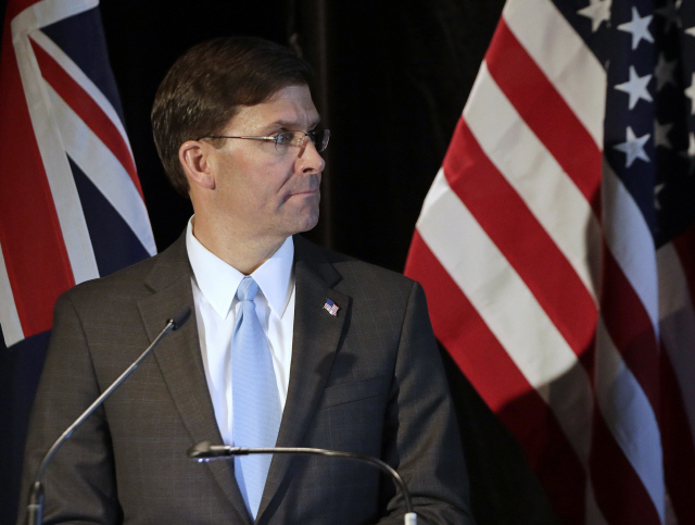 마크 에스퍼 미국 국방장관이 지난 4일 호주 시드니에서 열린 연례 미-호주 국방장관 회담 직후 기자회견을 하고 있다. /시드니=AP연합뉴스