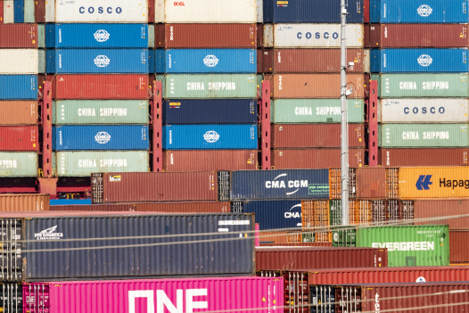 8일(현지시간) 미국 로스앤젤레스 항구에 중국 컨테이너박스가 줄지어 서 있다. /로스앤젤레스=EPA연합뉴스