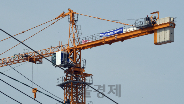 충돌 직전 멈춰선 양대 노총 타워크레인 노조… 2차 총파업 철회