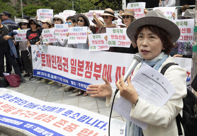 8일 오전 서울 종로구 옛 일본대사관 앞에서 열린 ‘한·일 관계 회복을 위한 제5차 기자회견’에서 주옥순 엄마부대 대표가 발언 하고 있다. /연합뉴스