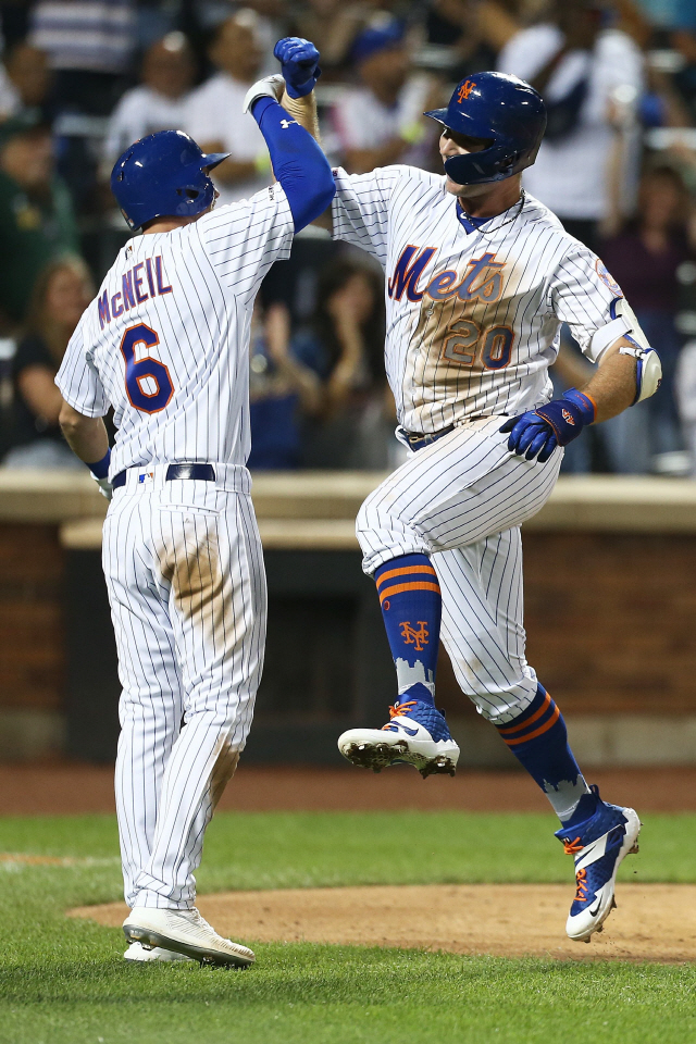 뉴욕 메츠의 피트 알론소(오른쪽). 38홈런으로 MLB 전체 홈런 공동 3위에 올라 있다. /AFP연합뉴스