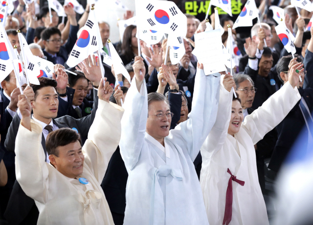 '도쿄올림픽은 공동번영 기회'...文, 反日 대신 미래관계 강조