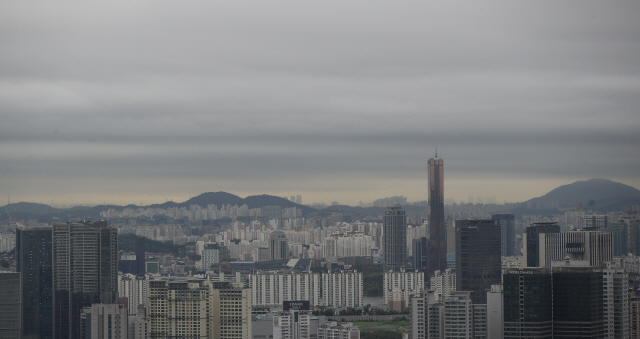 16일 오전 서울 남산에서 바라본 하늘 /연합뉴스