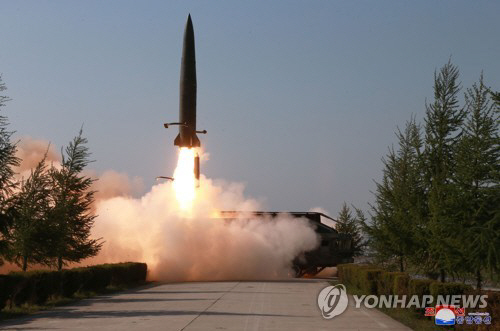 북한의 단거리 미사일 발사 장면/연합뉴스