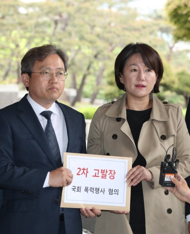 이재정 의원도 경찰출석 '한국당 장외투쟁 고민할때 아냐'