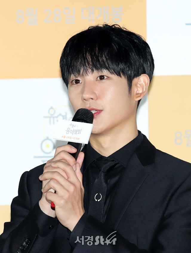 배우 정해인이 20일 오후 서울 용산구 CGV 용산아이파크몰에서 열린 영화 ‘유열의 음악앨범’ 언론시사회에 참석하고 있다.