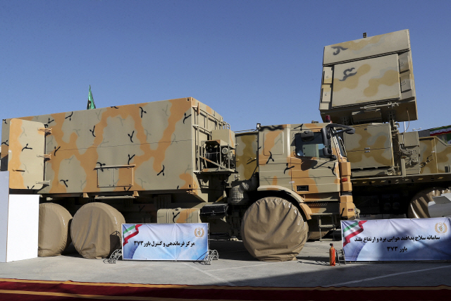 이란군이 22일(현지시간) 공개한 자체 개발 장거리 대공 방어 미사일 시스템 ‘바바르-373’의 일부 모습 /AP연합뉴스