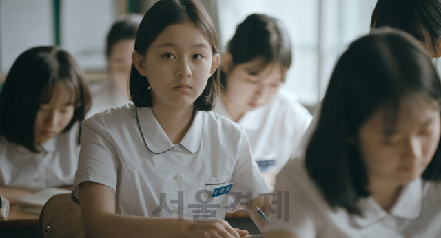 리뷰-영화 벌새] 평범한 14세 소녀가 본 평범하지 않은 1994년 | 서울경제