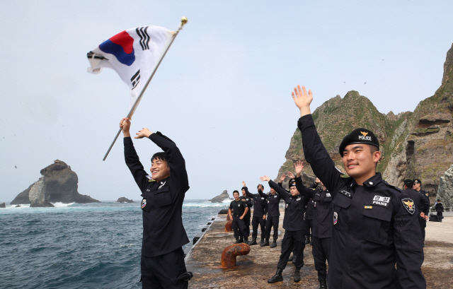 [종합] 육해공·해병대 '오늘 오전 독도방어훈련 돌입'