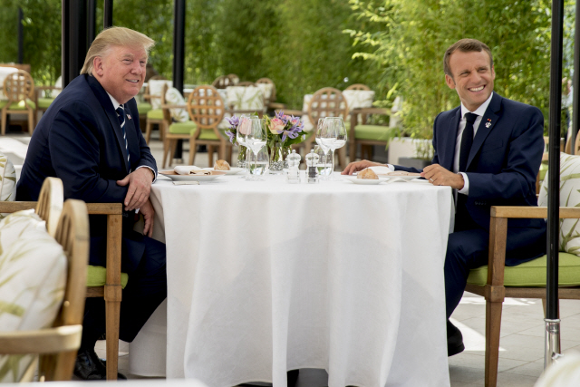 트럼프·마크롱, G7 개막 전 깜짝 오찬…무역갈등 해소 모색