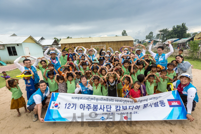 아주그룹, 캄보디아 쓰레기 매립장 마을서 7일간 봉사활동