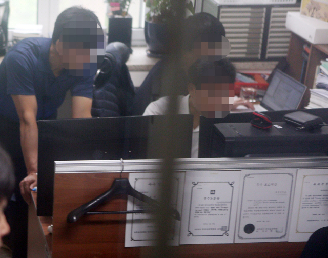 조국 오후 출근 '법무부 장관은 검찰 수사 관여 안 해' (속보)