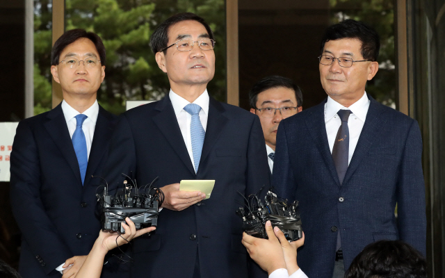이재용, TV로 재판 시청…삼성측 '위기 극복 도와달라'