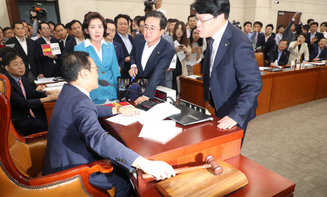 정개특위 '선거법' 통과...野 날치기 강력 반발