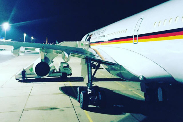 주요20개국(G20) 정상회의가 열리는 아르헨티나로 향하던 독일 정부 전용기인 ‘콘라트아데나워호’가 지난해 11월28일(현지시간) 기체 결함으로 독일 쾰른공항에 비상착륙해 있다./블룸버그