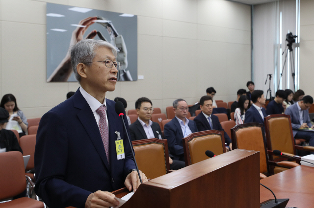 최기영 과기정통부 장관 후보자가 2일 국회 인사청문회에서 발언하고 있다. /연합뉴스