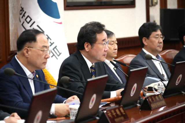 이낙연 국무총리가 3일 정부서울청사에서 열린 국무회의에서 발언하고 있다. /연합뉴스