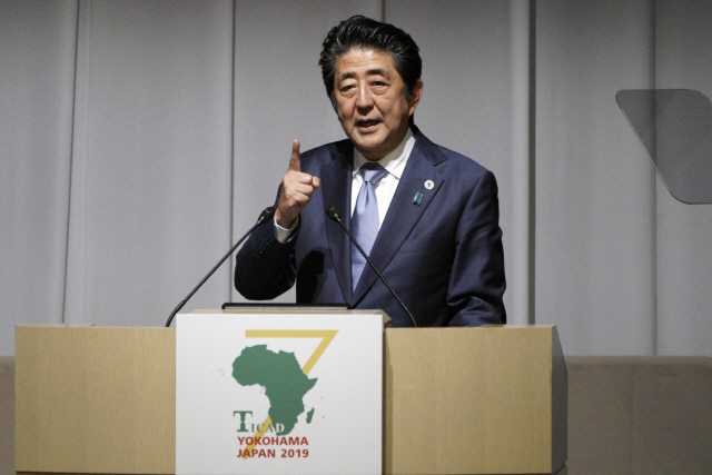 아베 신조 일본 총리가 지난달 28일(현지시간) 요코하마에서 열린 제7차 도쿄아프리카개발국제회의 개막식에서 발언하고 있다. /요코하마=AP연합뉴스