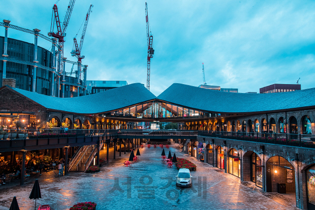 영국 런던 쇼핑몰 ‘콜 드롭스 야드’에 위치한 ‘삼성 킹스크로스’ 외경. /사진제공=삼성전자