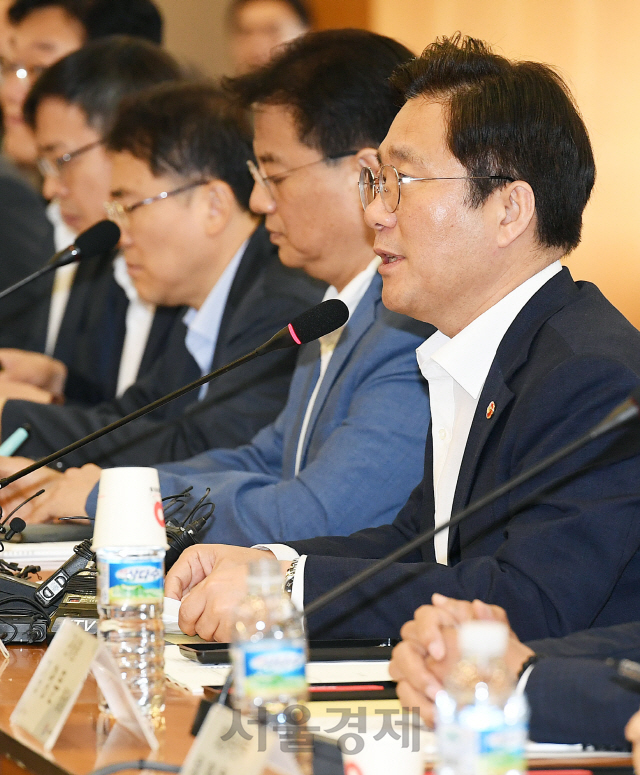 민관합동 무역전략조정회의 참석한 성윤모 장관