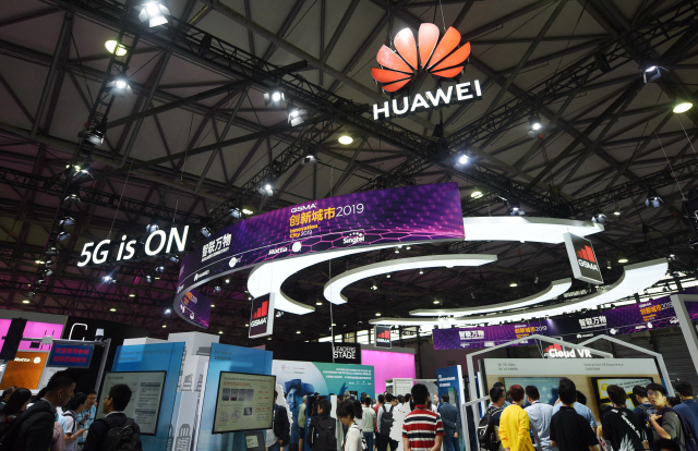 지난 6월 중국 상하이에서 열린 이동통신박람회 ‘MWC 상하이’에서 5G 기술을 선보인 화웨이의 전시 부스. /연합뉴스