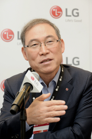송대현 LG전자 H&A사업본부장(사장)이 ‘IFA 2019’에서 기자간담회를 갖고 사업전략에 대해 설명하고 있다. /사진제공=LG전자