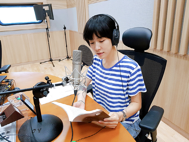 가수 요조, 오디오북 재능기부...지니뮤직& EBS캠페인 ‘소리를 선물합니다’
