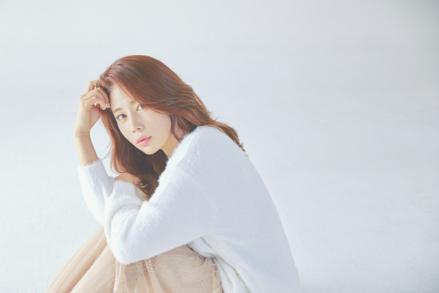 김소유, 싱글 '별 아래 산다' 트롯 차트 7위 기록..'신흥 대세'