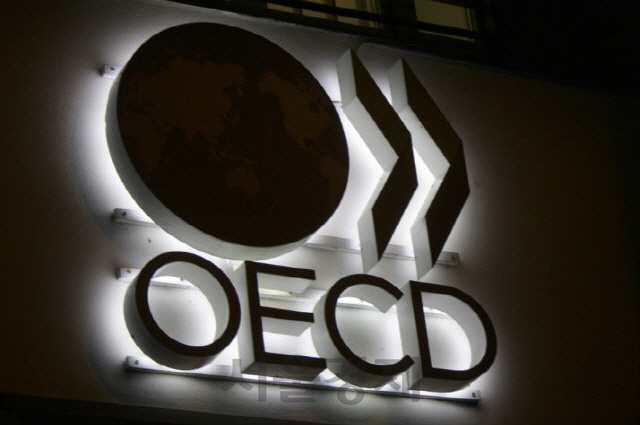 OECD, 韓 올해 성장률 또 하향조정...2.4→2.1%