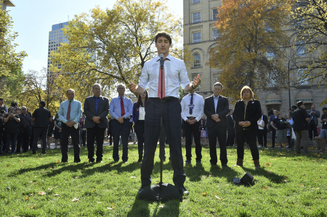 쥐스탱 트뤼도 캐나다 총리가 19일(현지시간) 매니토바주 위니펙에서 기자들을 향해 발언하고 있다. /위니펙=AP연합뉴스